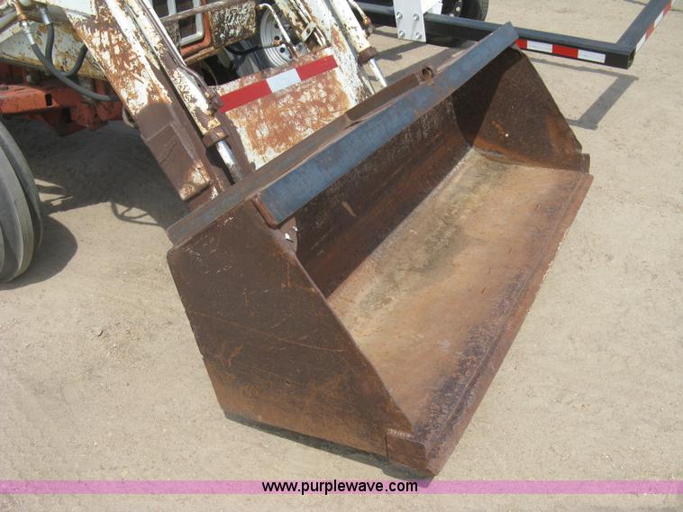 image for item K8642 1972 International 574 tractor