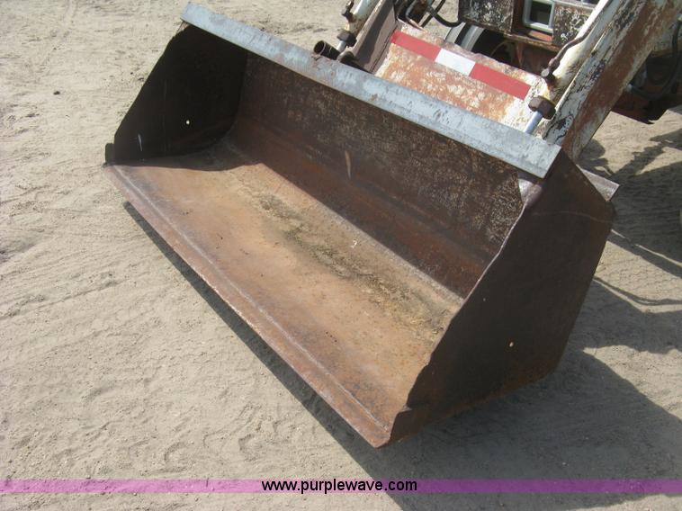 image for item K8642 1972 International 574 tractor