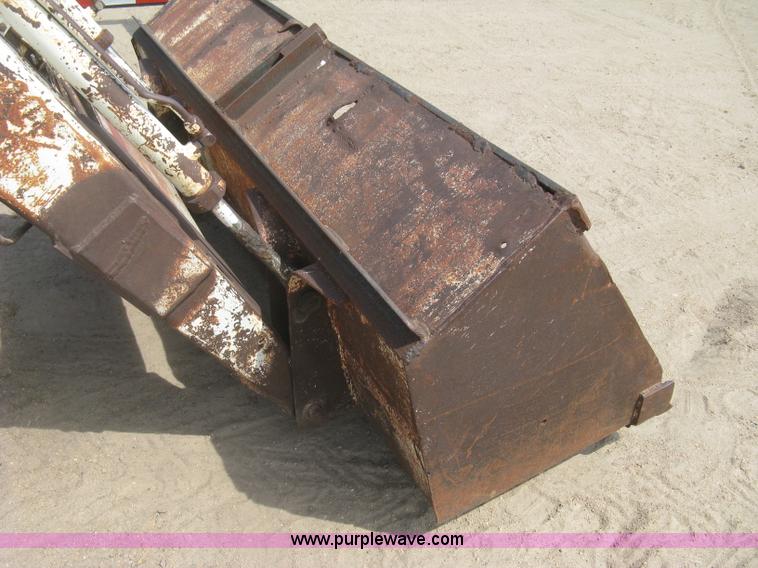 image for item K8642 1972 International 574 tractor