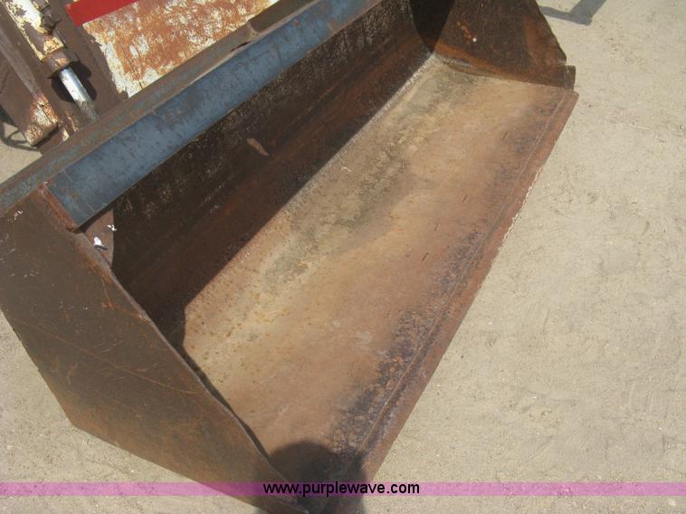 image for item K8642 1972 International 574 tractor