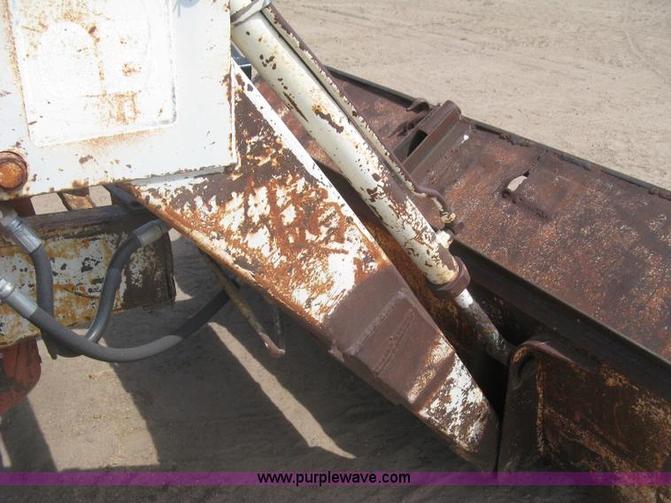 image for item K8642 1972 International 574 tractor