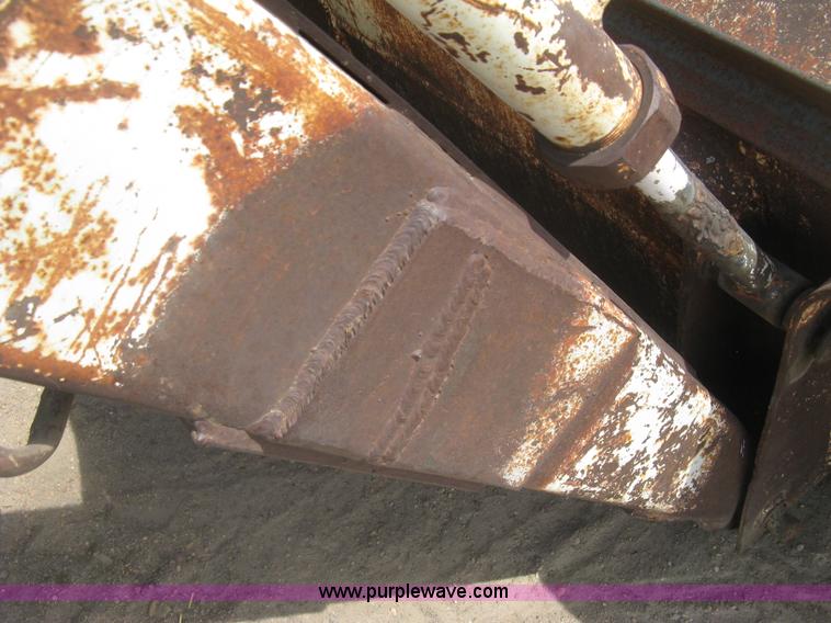 image for item K8642 1972 International 574 tractor