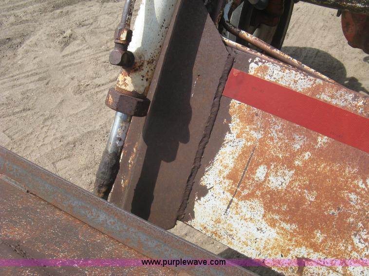 image for item K8642 1972 International 574 tractor