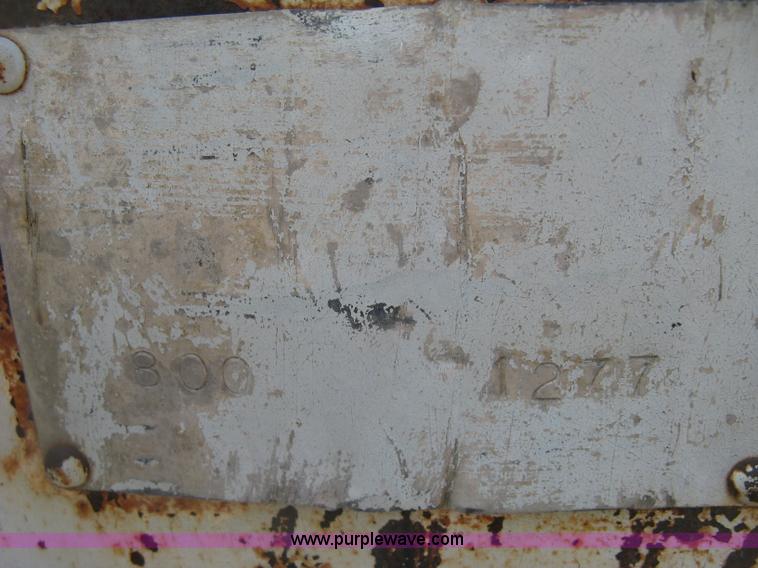 image for item K8642 1972 International 574 tractor