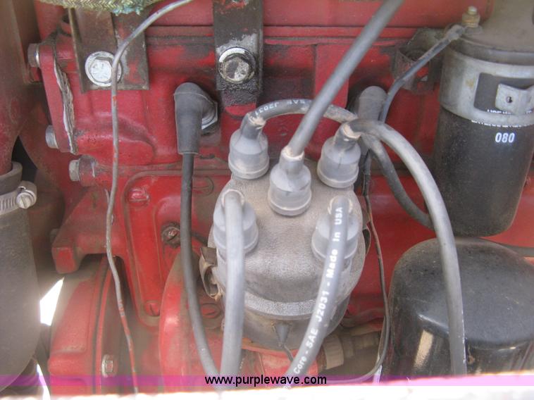 image for item K8642 1972 International 574 tractor