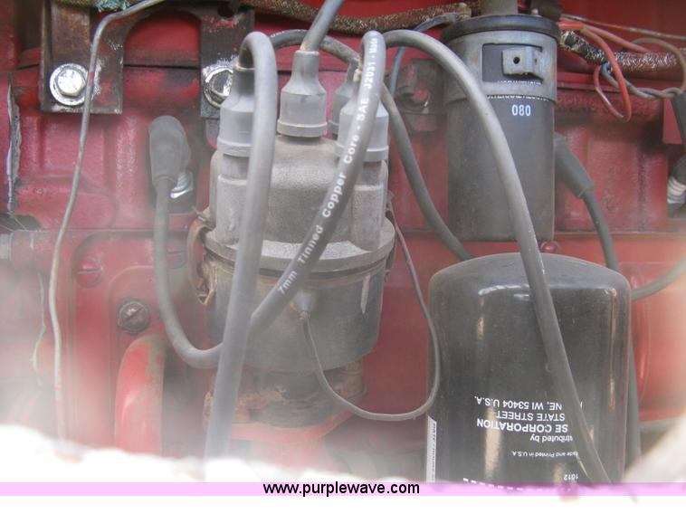 image for item K8642 1972 International 574 tractor