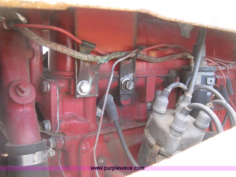 image for item K8642 1972 International 574 tractor