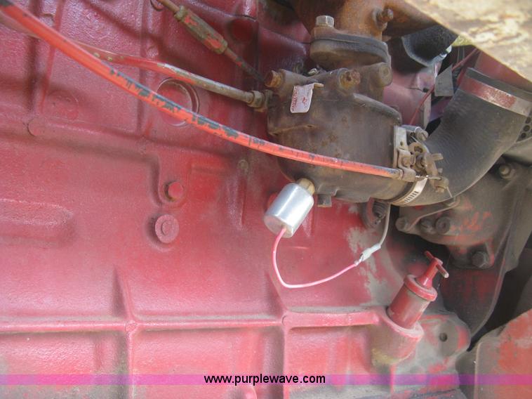 image for item K8642 1972 International 574 tractor