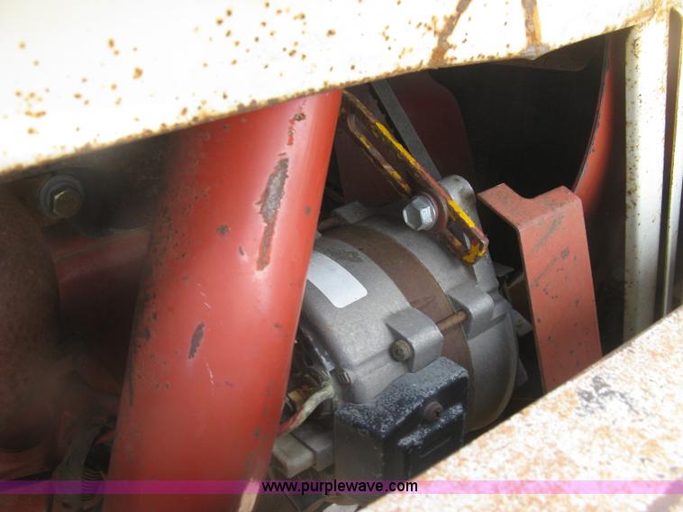 image for item K8642 1972 International 574 tractor