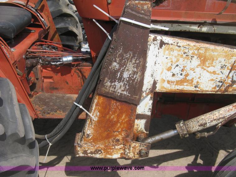 image for item K8642 1972 International 574 tractor