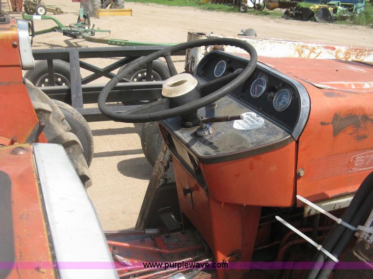 image for item K8642 1972 International 574 tractor