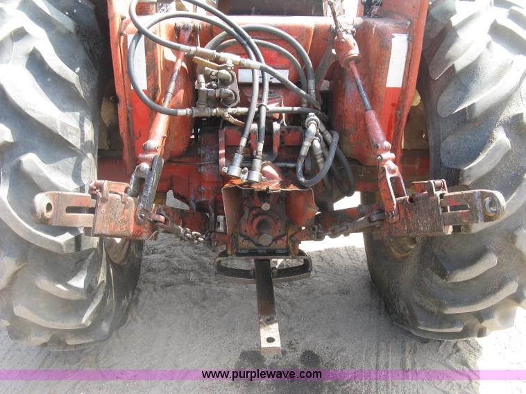image for item K8642 1972 International 574 tractor