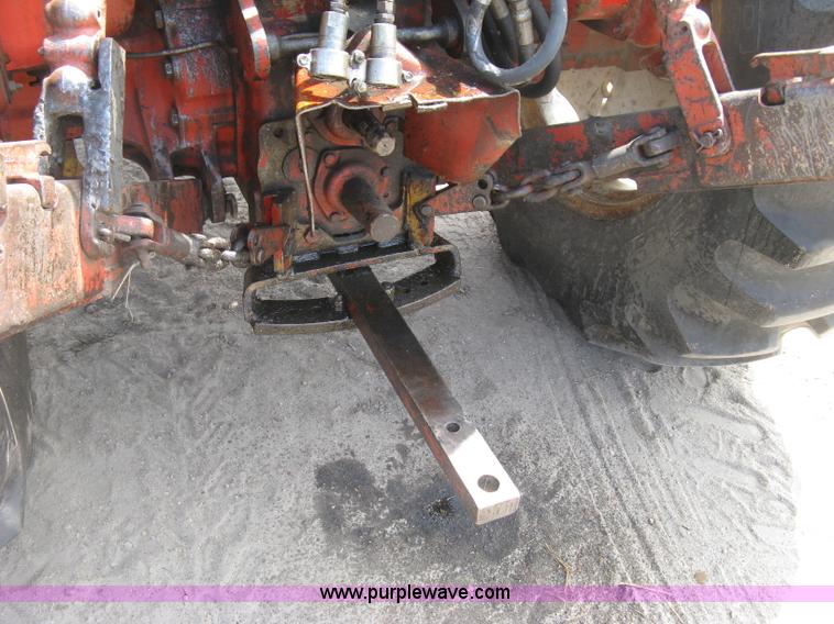 image for item K8642 1972 International 574 tractor