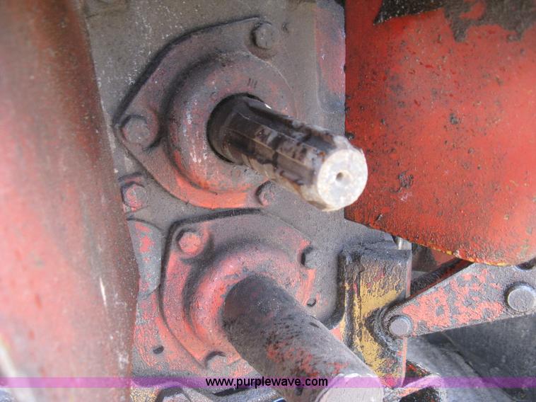 image for item K8642 1972 International 574 tractor