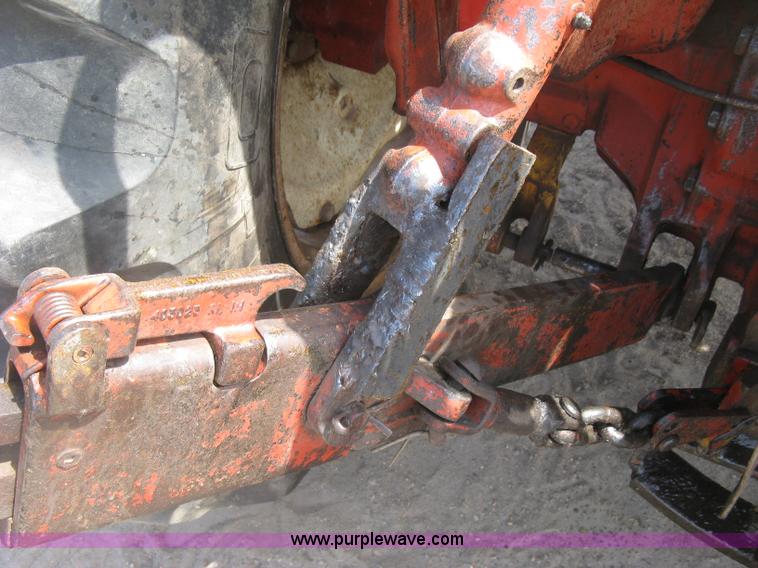 image for item K8642 1972 International 574 tractor