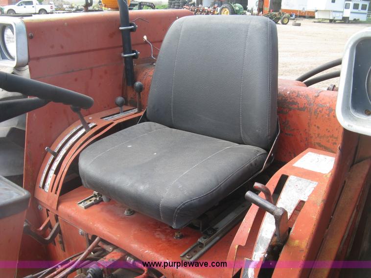 image for item K8642 1972 International 574 tractor
