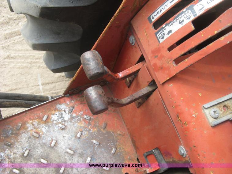 image for item K8642 1972 International 574 tractor