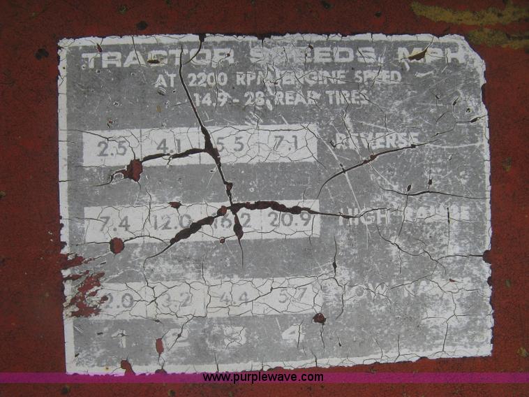 image for item K8642 1972 International 574 tractor