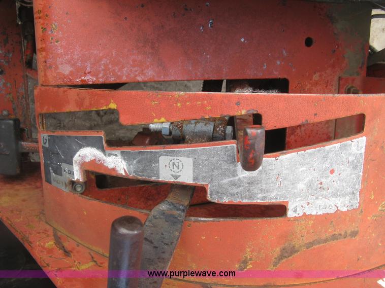 image for item K8642 1972 International 574 tractor