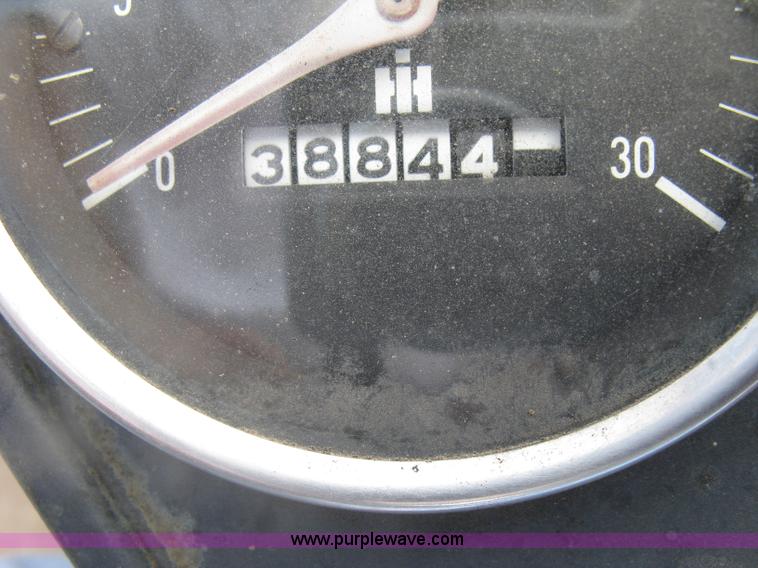 image for item K8642 1972 International 574 tractor