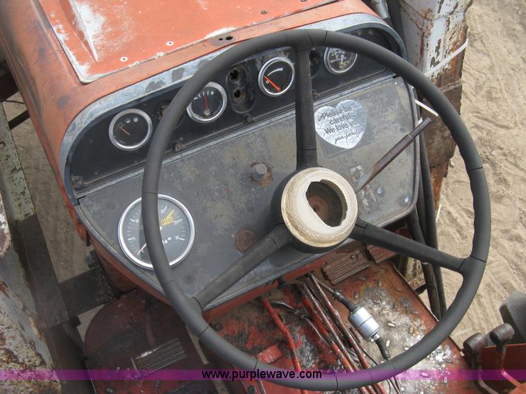 image for item K8642 1972 International 574 tractor