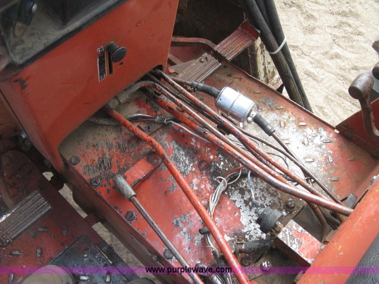 image for item K8642 1972 International 574 tractor