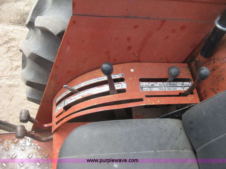 image for item K8642 1972 International 574 tractor