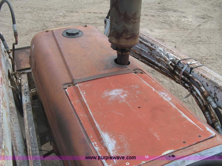 image for item K8642 1972 International 574 tractor