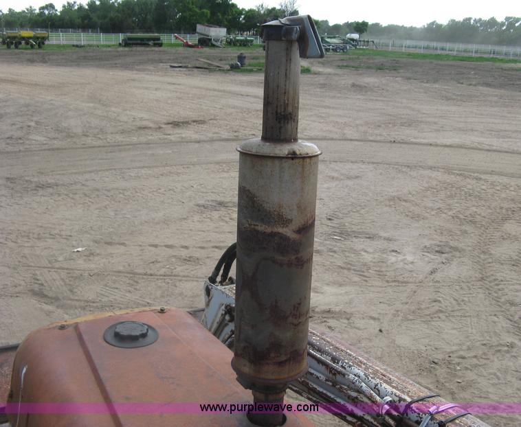 image for item K8642 1972 International 574 tractor