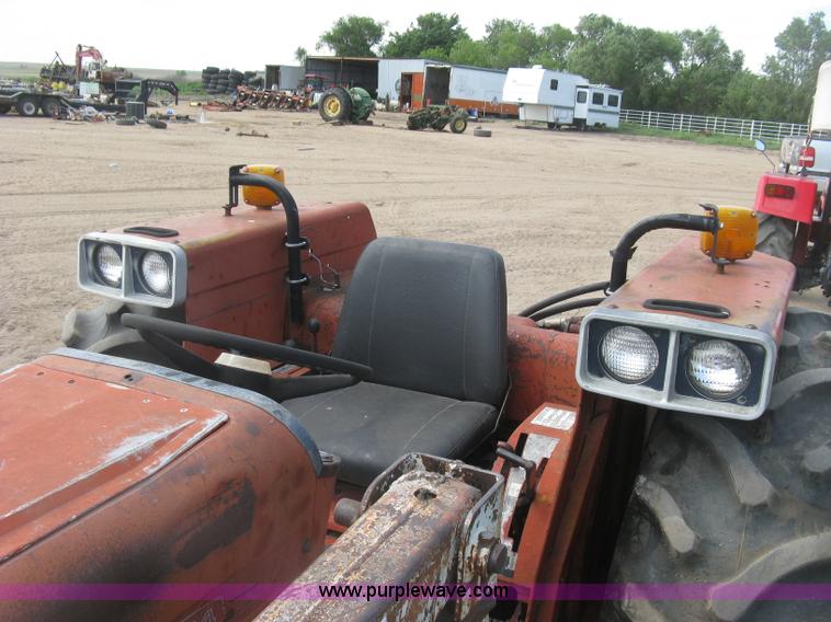 image for item K8642 1972 International 574 tractor