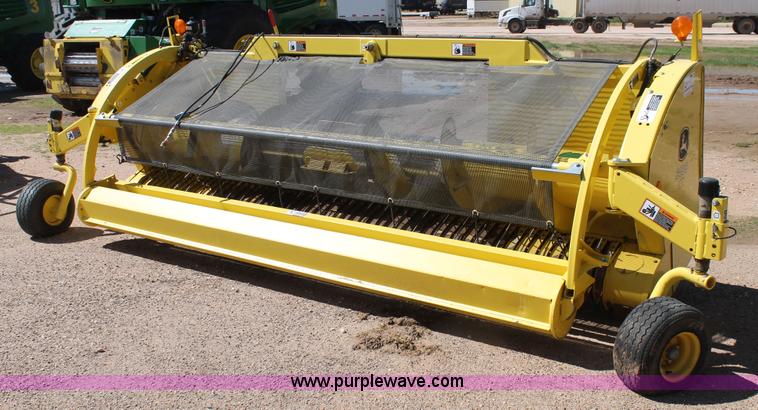 image for item L4253 2012 John Deere 640C pickup head