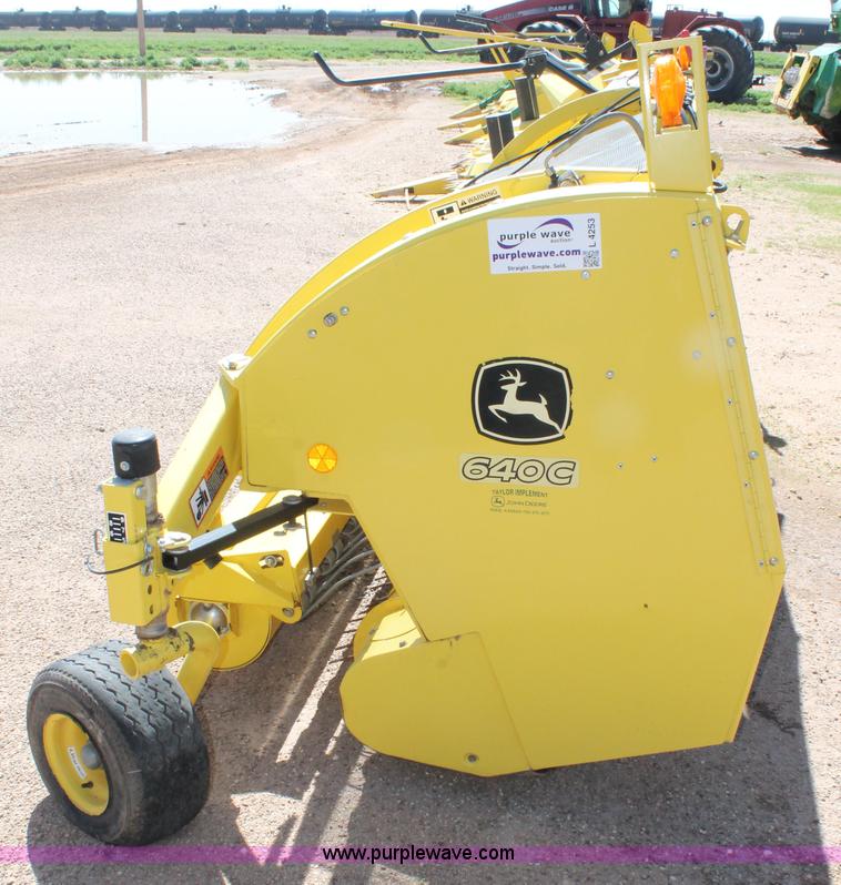 image for item L4253 2012 John Deere 640C pickup head