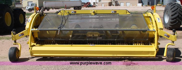 image for item L4253 2012 John Deere 640C pickup head