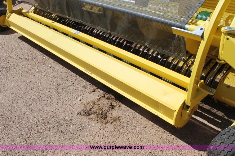 image for item L4253 2012 John Deere 640C pickup head