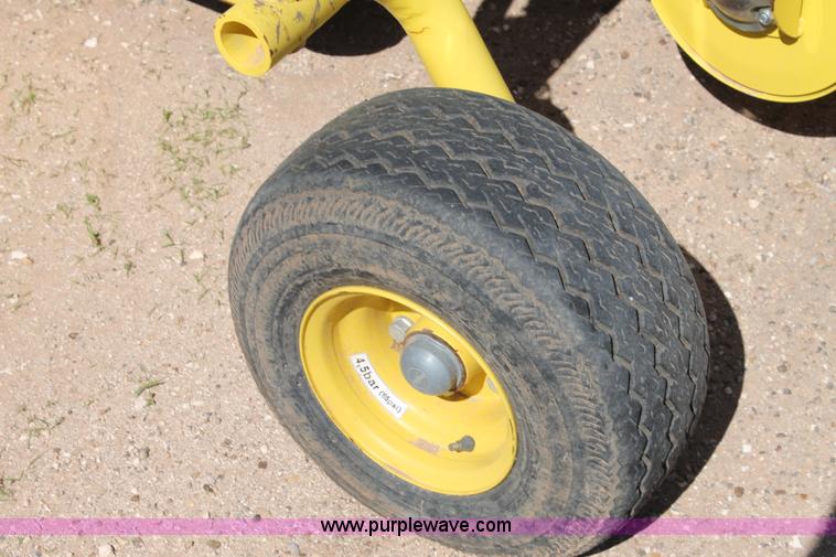 image for item L4253 2012 John Deere 640C pickup head