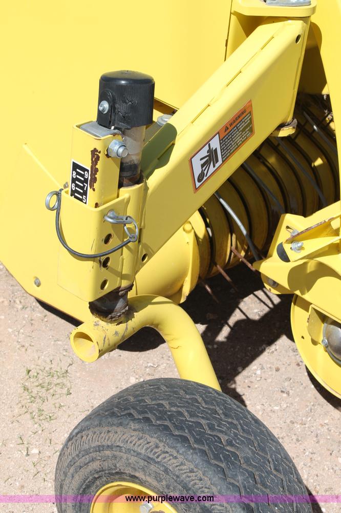 image for item L4253 2012 John Deere 640C pickup head