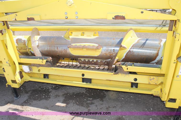 image for item L4253 2012 John Deere 640C pickup head