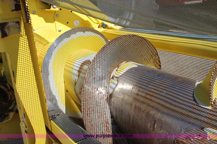 image for item L4253 2012 John Deere 640C pickup head