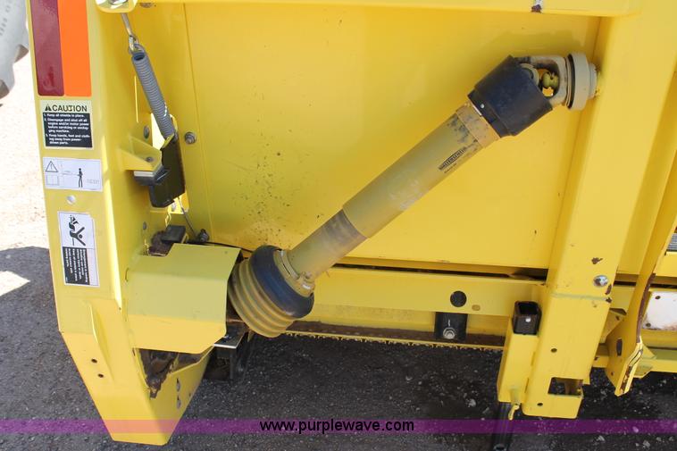 image for item L4253 2012 John Deere 640C pickup head