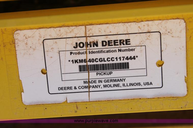 image for item L4253 2012 John Deere 640C pickup head