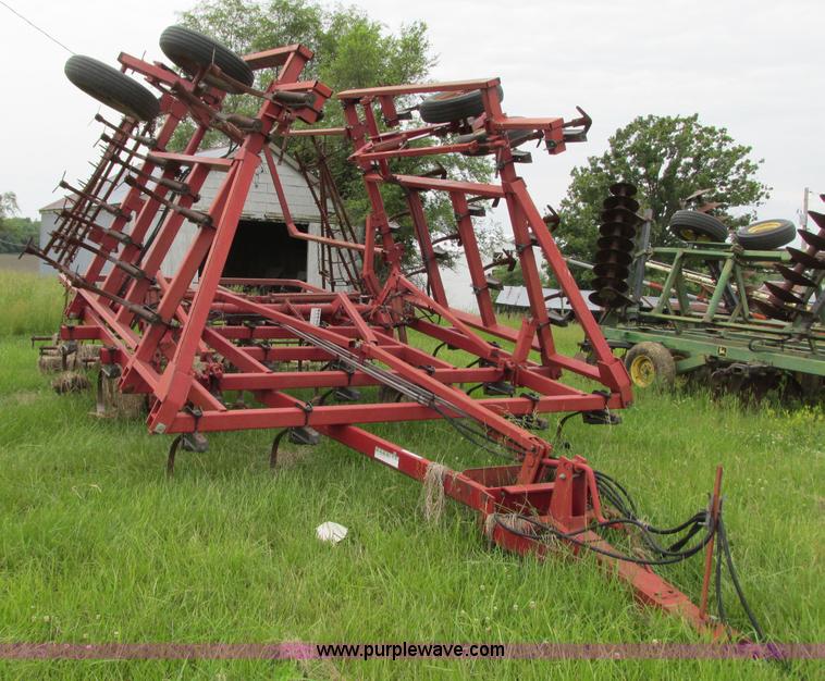 image for item R9306 Case IH 4800 Vibra Shank field cultivator