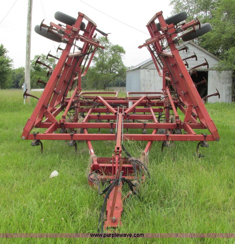 image for item R9306 Case IH 4800 Vibra Shank field cultivator