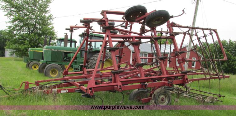image for item R9306 Case IH 4800 Vibra Shank field cultivator