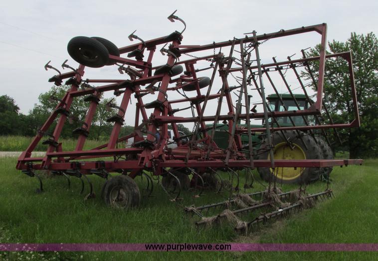 image for item R9306 Case IH 4800 Vibra Shank field cultivator
