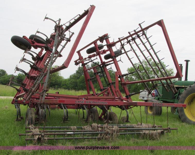 image for item R9306 Case IH 4800 Vibra Shank field cultivator