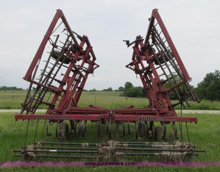 image for item R9306 Case IH 4800 Vibra Shank field cultivator