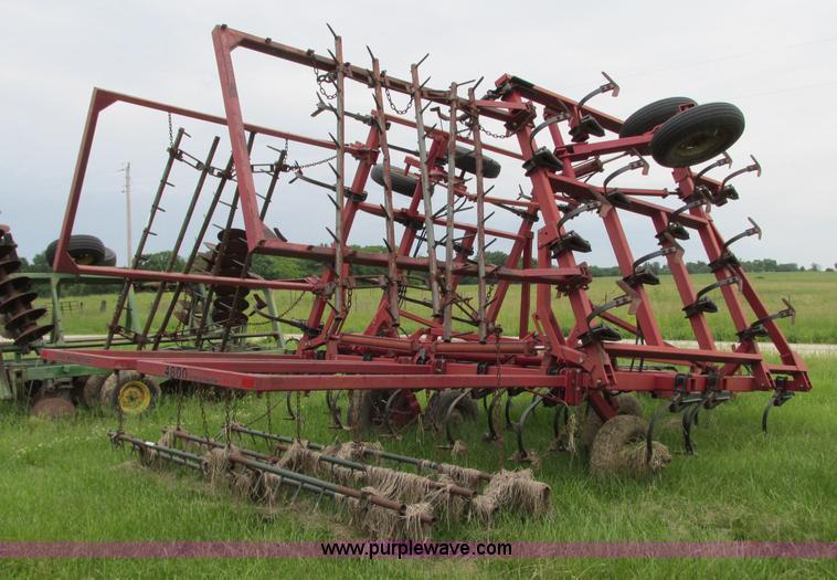image for item R9306 Case IH 4800 Vibra Shank field cultivator
