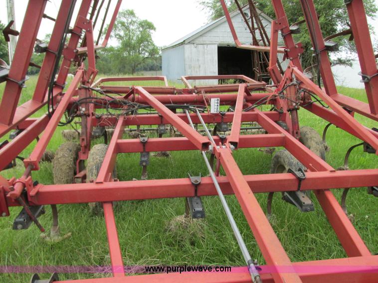 image for item R9306 Case IH 4800 Vibra Shank field cultivator