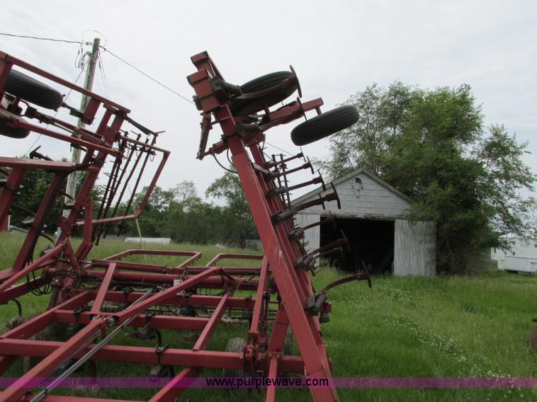 image for item R9306 Case IH 4800 Vibra Shank field cultivator