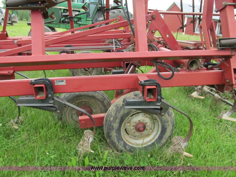 image for item R9306 Case IH 4800 Vibra Shank field cultivator